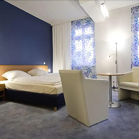 מלון Bayrischer Hof 3*