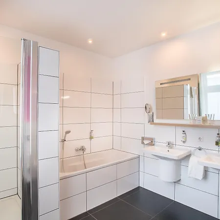 Bayrischer Hof מלון