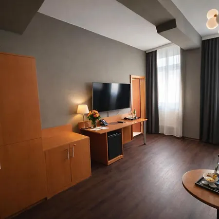 Bayrischer Hof Hotel 3*