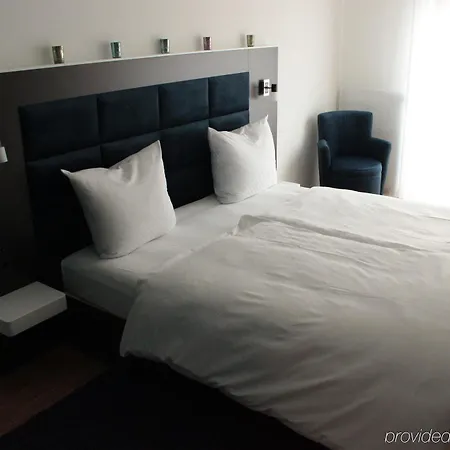 Bayrischer Hof מלון 3*