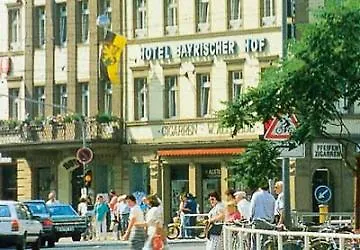 Bayrischer Hof 3* היידלברג